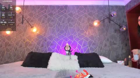    online show from 13, 4, 2026