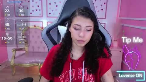 Snapshot of danatella_a chatting on 18, 12, 2025 Danatella online show from 18, 12, 2025