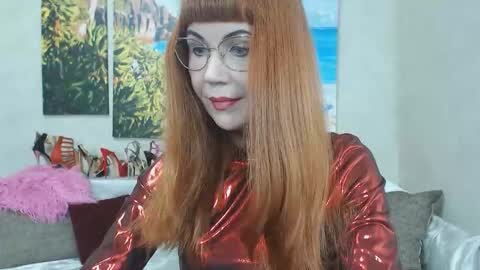 Snapshot of danceglory chatting on 18, 11, 2025 Danceglory online show from 18, 11, 2025