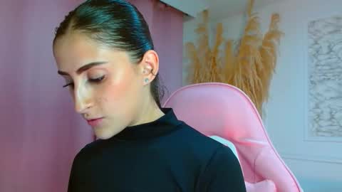 Danella Houston online show from 6, 4, 2026