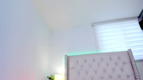  independent model   online show from 10, 1, 2025