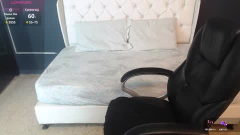 Snapshot of danielle_smithh chatting on 7, 12, 2024 Danielle Smith online show from 7, 12, 2024