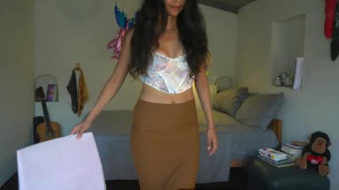 danalle .. online show from 18, 4, 2026