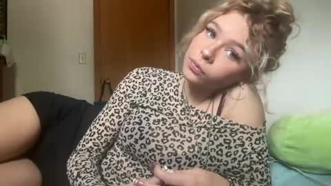 Snapshot of danilovexoxo chatting on 28, 7, 2026 danilovexoxo online show from 28, 7, 2026