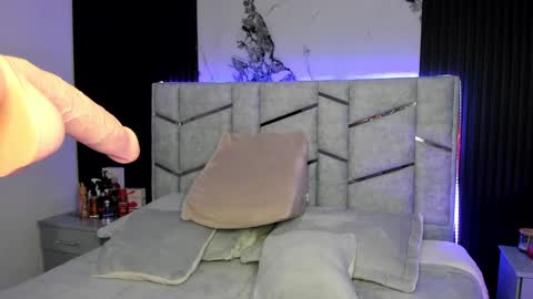 Snapshot of daniphoenixx chatting on 2, 2, 2025 Dani Phonenix online show from 2, 2, 2025