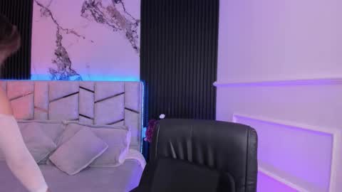 Dani Phonenix online show from 8, 1, 2026