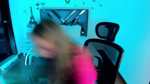 Danna martinezz online show from 4, 12, 2024