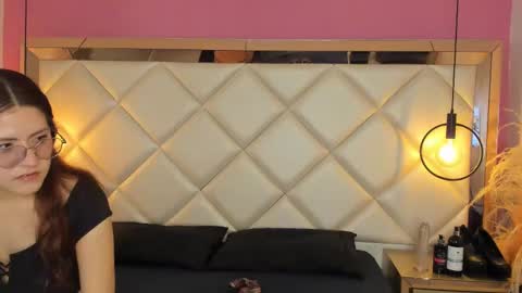 daphne_and_roger online show from 18, 9, 2025