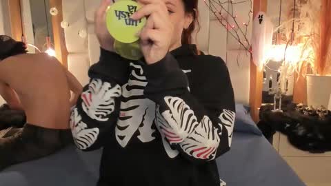 daphne_and_roger online show from 14, 10, 2025