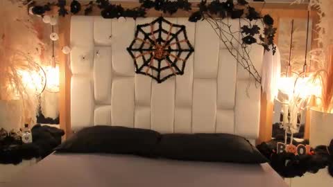 daphne_and_roger online show from 27, 10, 2025