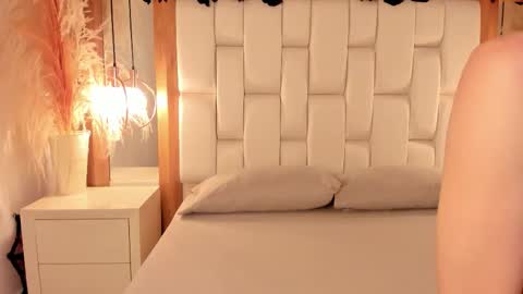 daphne_and_roger online show from 11, 11, 2025