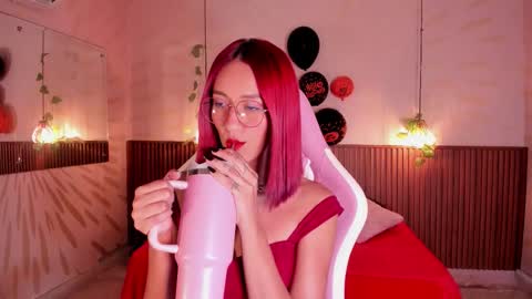 Snapshot of daphne_courtis chatting on 28, 10, 2025 Daphne online show from 28, 10, 2025