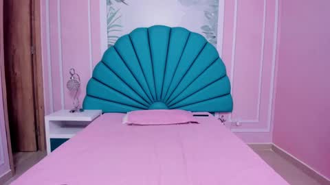 Snapshot of daphne_fox_ chatting on 12, 1, 2025 Daphne  online show from 12, 1, 2025