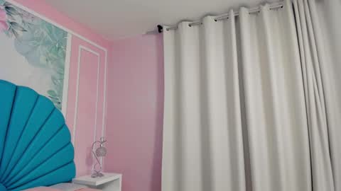 Snapshot of daphne_fox_ chatting on 8, 2, 2025 Daphne  online show from 8, 2, 2025