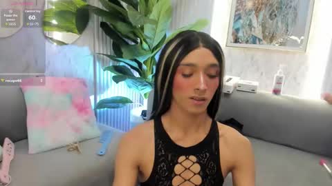 Snapshot of dara_petite_ chatting on 28, 10, 2025 online show from 28, 10, 2025