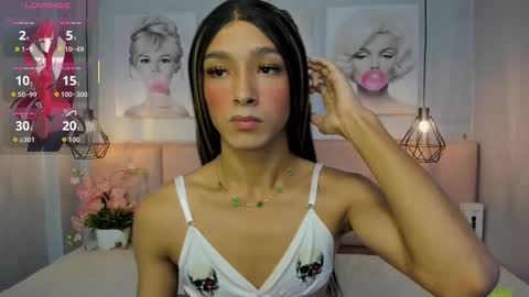 Snapshot of dara_petite_ chatting on 21, 11, 2025 online show from 21, 11, 2025