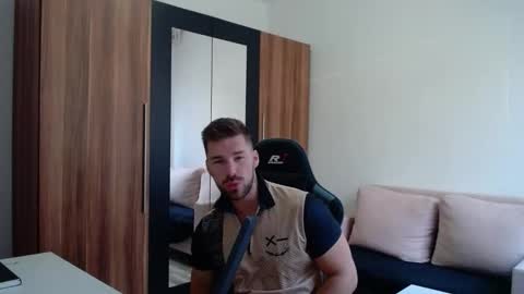 darius_94 online show from 22, 4, 2026