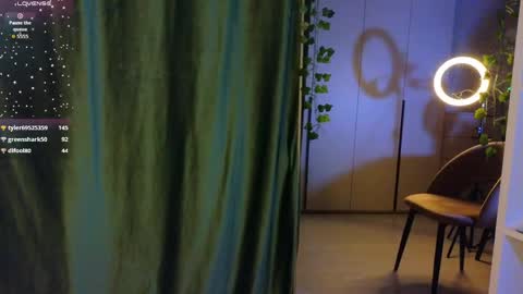 Snapshot of dark_honey_ chatting on 18, 4, 2026 Nova online show from 18, 4, 2026