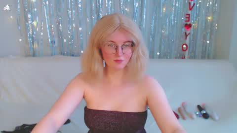 Kelly online show from 9, 3, 2025