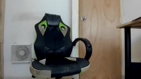 darkknightx01 online show from 6, 2, 2026