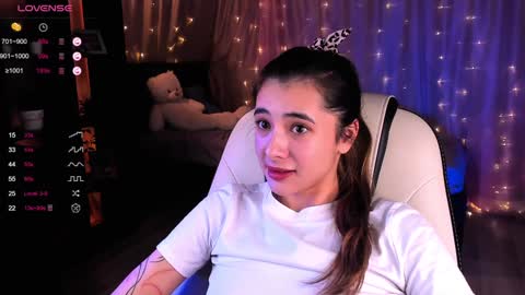 Snapshot of darlabelle chatting on 17, 12, 2024 Belle online show from 17, 12, 2024