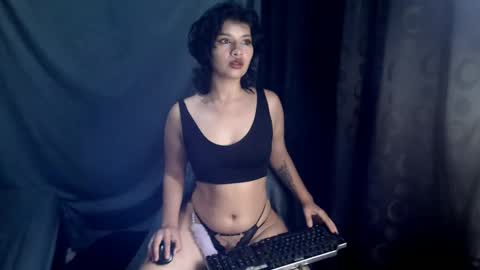 Snapshot of darling_and_dante chatting on 2, 1, 2025 darling_and_dante online show from 2, 1, 2025