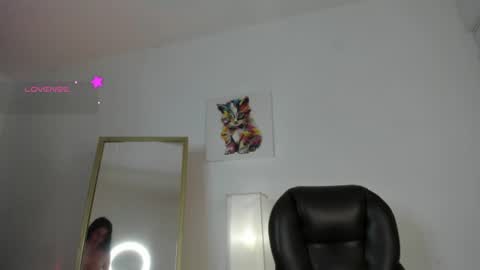 Snapshot of darling_spoiled chatting on 25, 6, 2026 darling online show from 25, 6, 2026