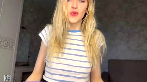 Snapshot of darlingdarinka chatting on 11, 10, 2025 D online show from 11, 10, 2025
