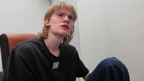 Snapshot of dave_redmond chatting on 16, 4, 2026 DAVE REDMOND online show from 16, 4, 2026