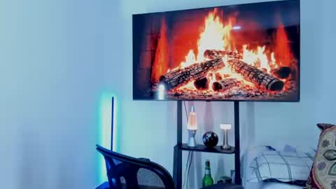 Snapshot of david_johnson372 chatting on 16, 7, 2026 Hey im David that loves to explore and speak their fantasies. Very open talktative and nice. Feel free to chat with me online show from 16, 7, 2026