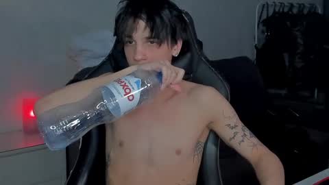 Snapshot of davisross chatting on 7, 1, 2025 davis online show from 7, 1, 2025