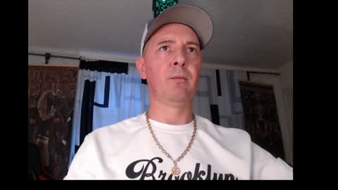 Snapshot of dazmorgon chatting on 17, 5, 2026 dazmorgon online show from 17, 5, 2026