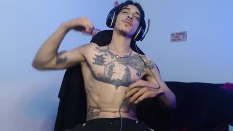 Snapshot of dazzayyy chatting on 25, 11, 2025 dazzayy online show from 25, 11, 2025