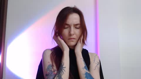 Snapshot of dead_girll chatting on 16, 10, 2025 freak online show from 16, 10, 2025