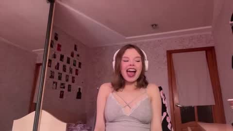 Snapshot of deanacharon chatting on 7, 6, 2026 Dee online show from 7, 6, 2026