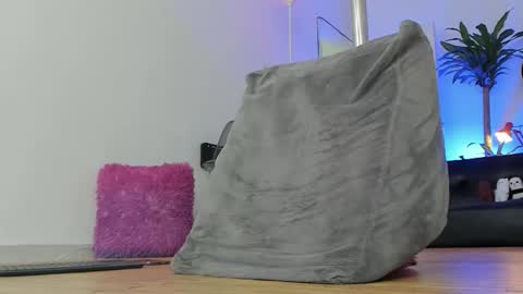 dearmilu28 online show from 25, 3, 2026