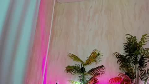 Debbie Mon Tue Fri Sun Sat GMT 3 1000am - 0400pm  online show from 19, 12, 2024