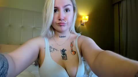 Debbie Mon Tue Fri Sun Sat GMT 3 1000am - 0400pm  online show from 20, 9, 2025