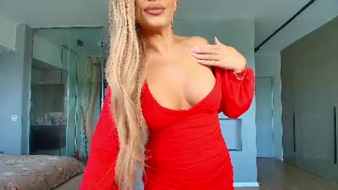 Snapshot of debralee chatting on 14, 7, 2026 Monique online show from 14, 7, 2026