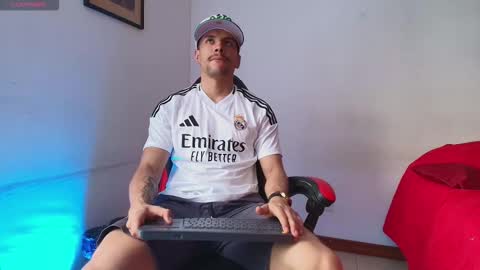 Snapshot of deconrios chatting on 4, 2, 2026 Santiago online show from 4, 2, 2026