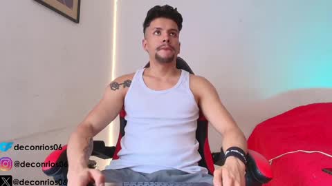 Snapshot of deconrios chatting on 4, 4, 2026 Santiago online show from 4, 4, 2026