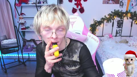 Snapshot of deficitt chatting on 2, 1, 2025 deficitt online show from 2, 1, 2025