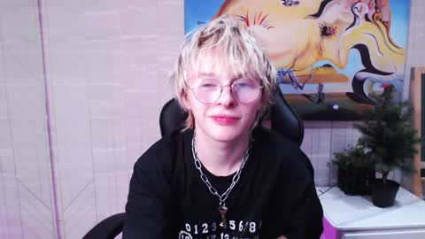 Snapshot of deficitt chatting on 5, 1, 2025 deficitt online show from 5, 1, 2025