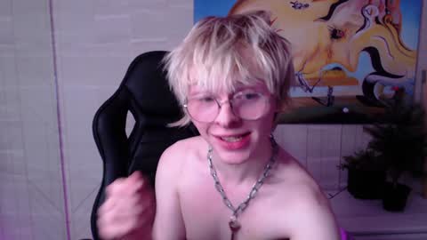 Snapshot of deficitt chatting on 5, 1, 2025 deficitt online show from 5, 1, 2025