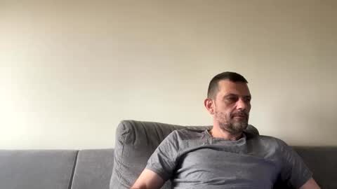 Snapshot of defloy chatting on 15, 11, 2025 Defloy online show from 15, 11, 2025