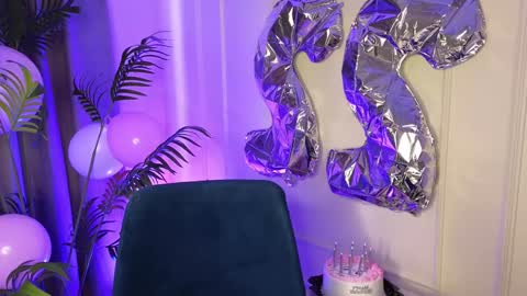 Snapshot of deiri_destiny chatting on 13, 12, 2024 sexy bimbo little kitty asian misstress quen princes sexy girl you can just call me pleasure online show from 13, 12, 2024