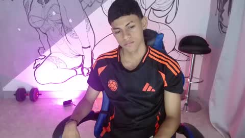 Snapshot of deivid_bigcock1 chatting on 25, 11, 2025 Deivid online show from 25, 11, 2025