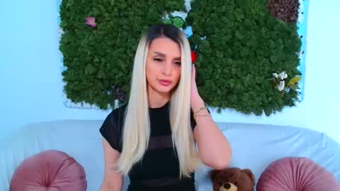 Snapshot of deliciaalove chatting on 17, 11, 2025 deliciaalove online show from 17, 11, 2025