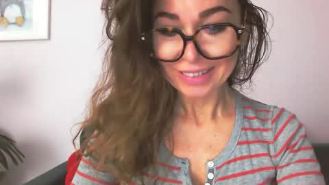 Snapshot of delilah_sweet chatting on 21, 10, 2025 delilah_sweet online show from 21, 10, 2025
