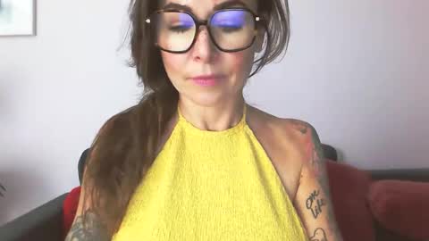 Snapshot of delilah_sweet chatting on 25, 11, 2025 delilah_sweet online show from 25, 11, 2025